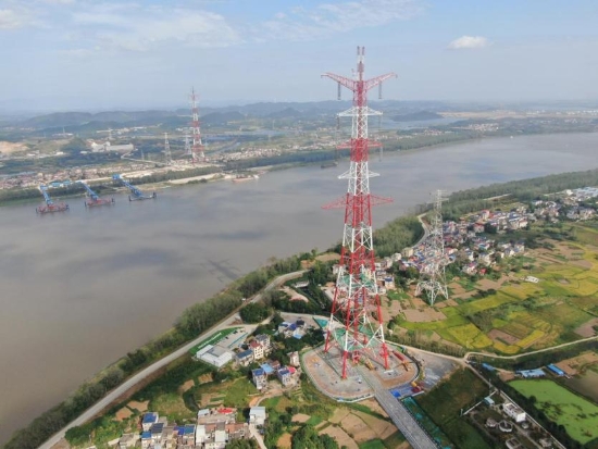 鲁阳电力铁塔角钢投入鲍家林长江大跨越工程使用